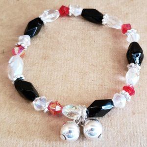 #212 Handmade Crystals Beaded Bracelet with 2 Round Charms 7"